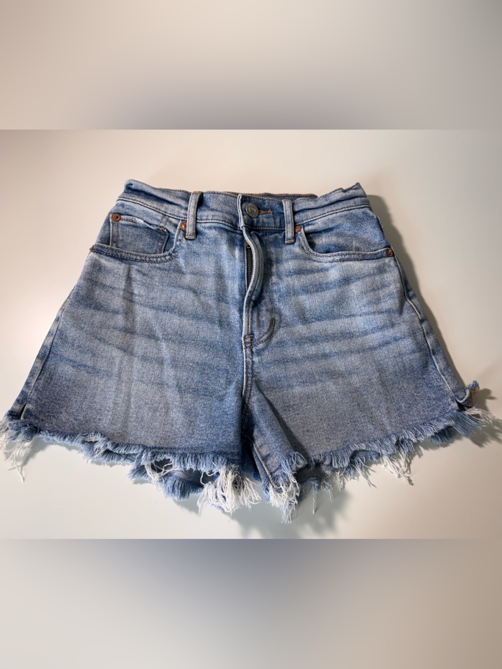American Eagle Light Wash Denim Frayed Hem Highest Rise 90s Boyfriend Shorts 000